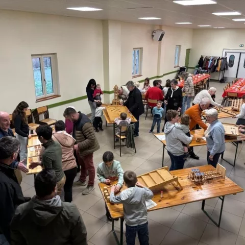 Noël 2025 pour les enfants avec un après midi jeux.